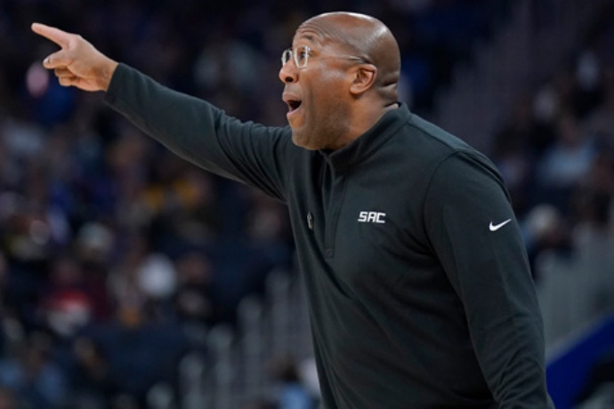 尼克斯围绕新任主教练迈克·布朗重组教练组